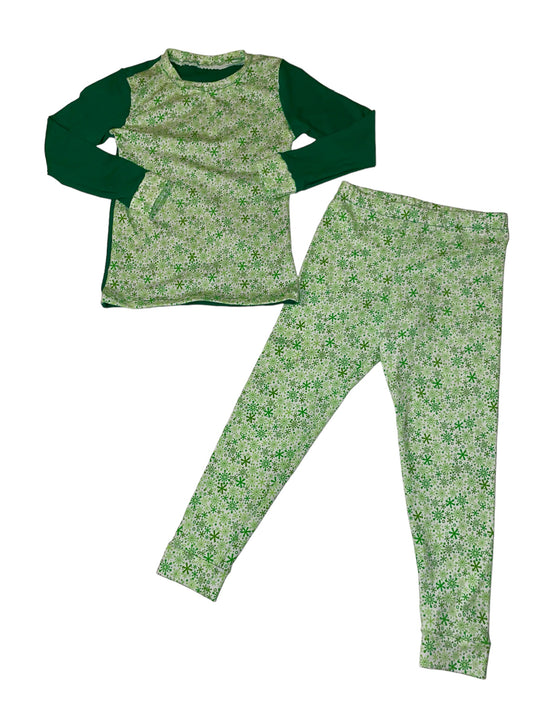 2-Piece Long Sleeve Snug Fit Pajama Set- Winter Flakes
